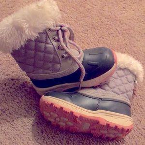 Carter's size 7 toddler snow/rain boots.
